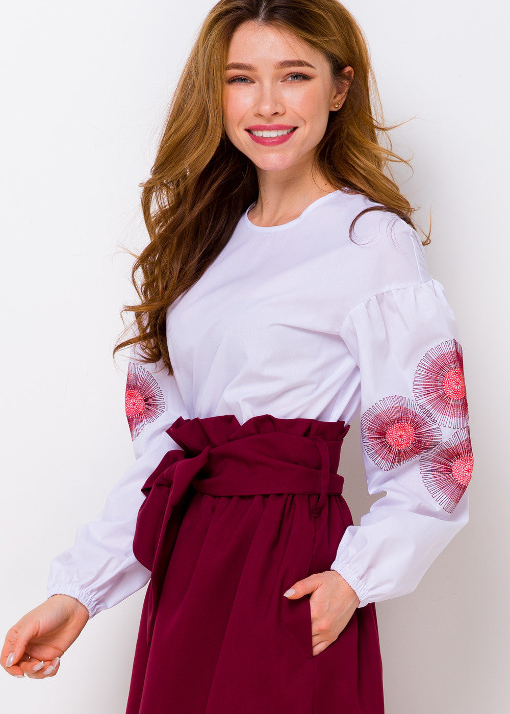 Блуза з вишивкою