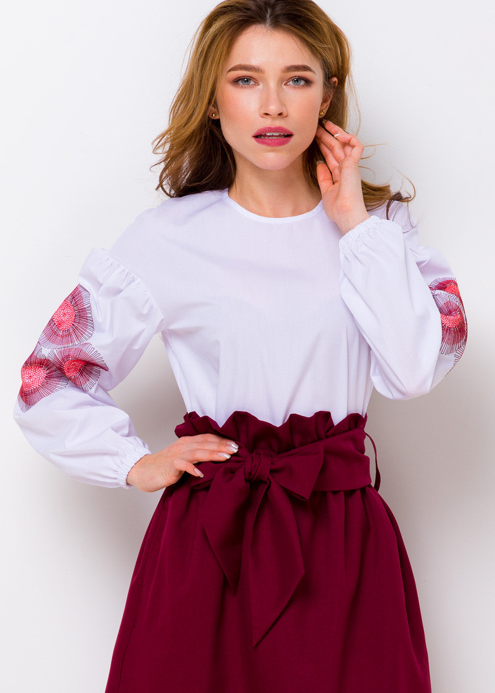 Блуза з вишивкою