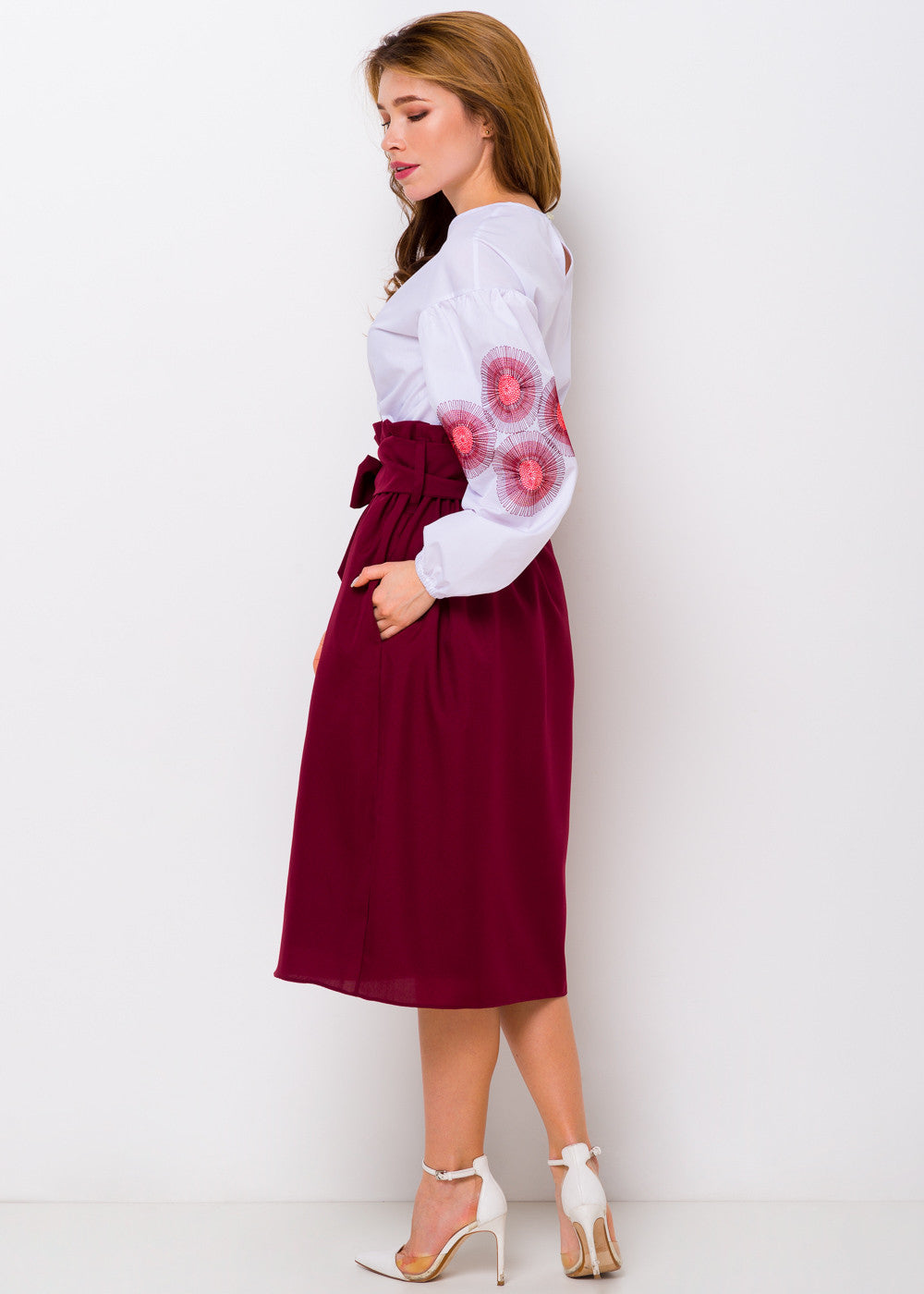 Блуза з вишивкою