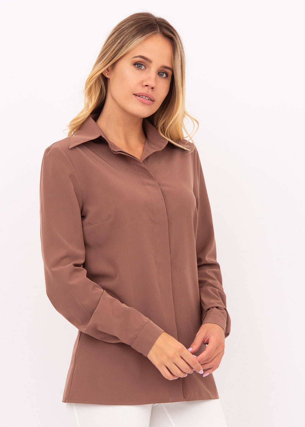 Зручна блуза на гудзиках