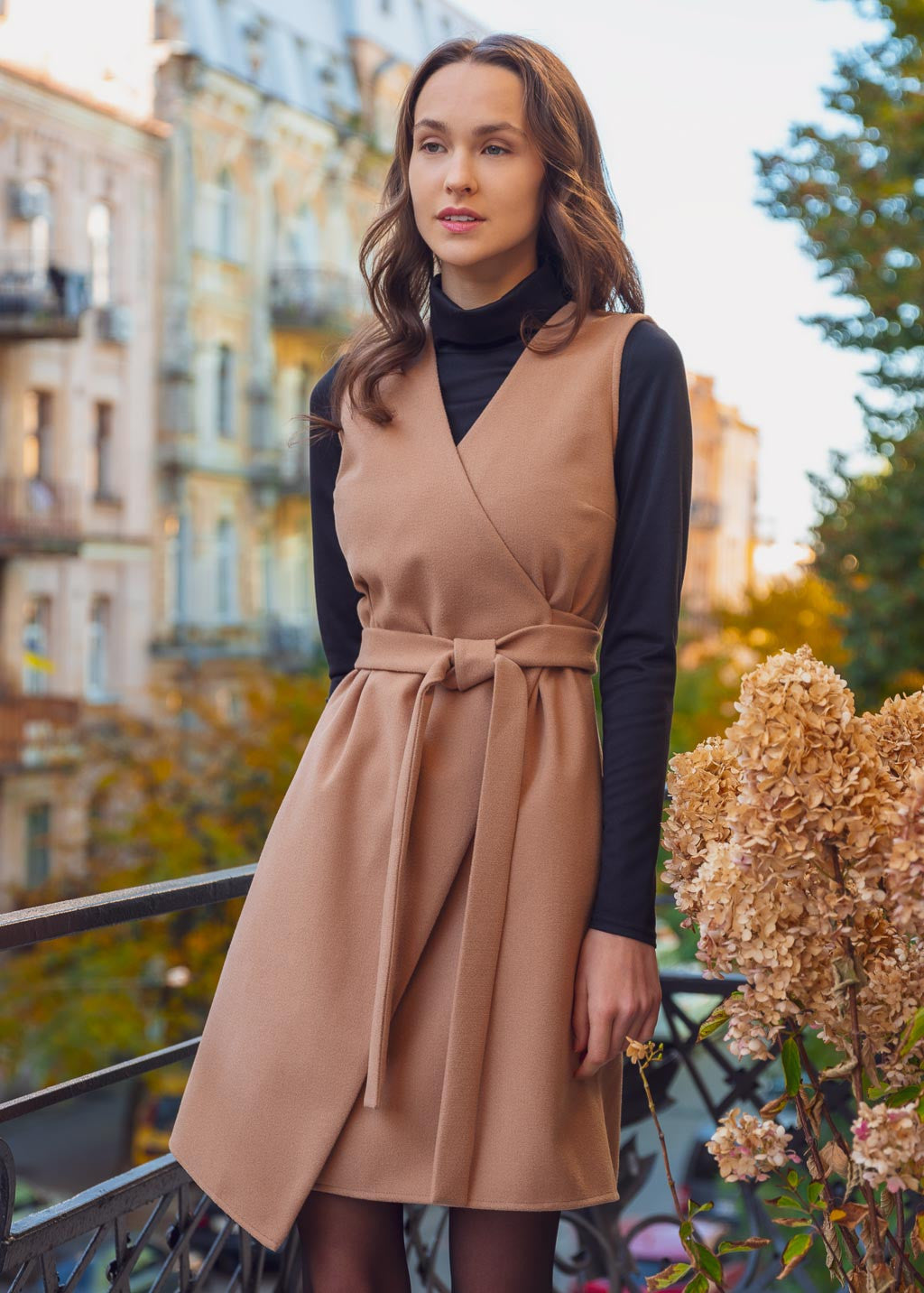 Тепла сукня з кишенями та запахом