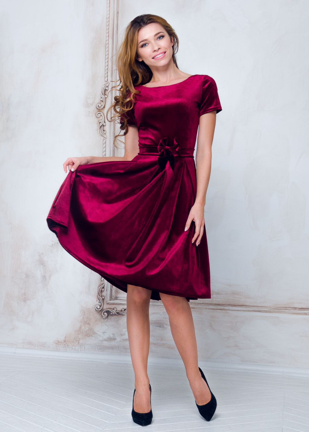 Оксамитова сукня з пишною спідницею