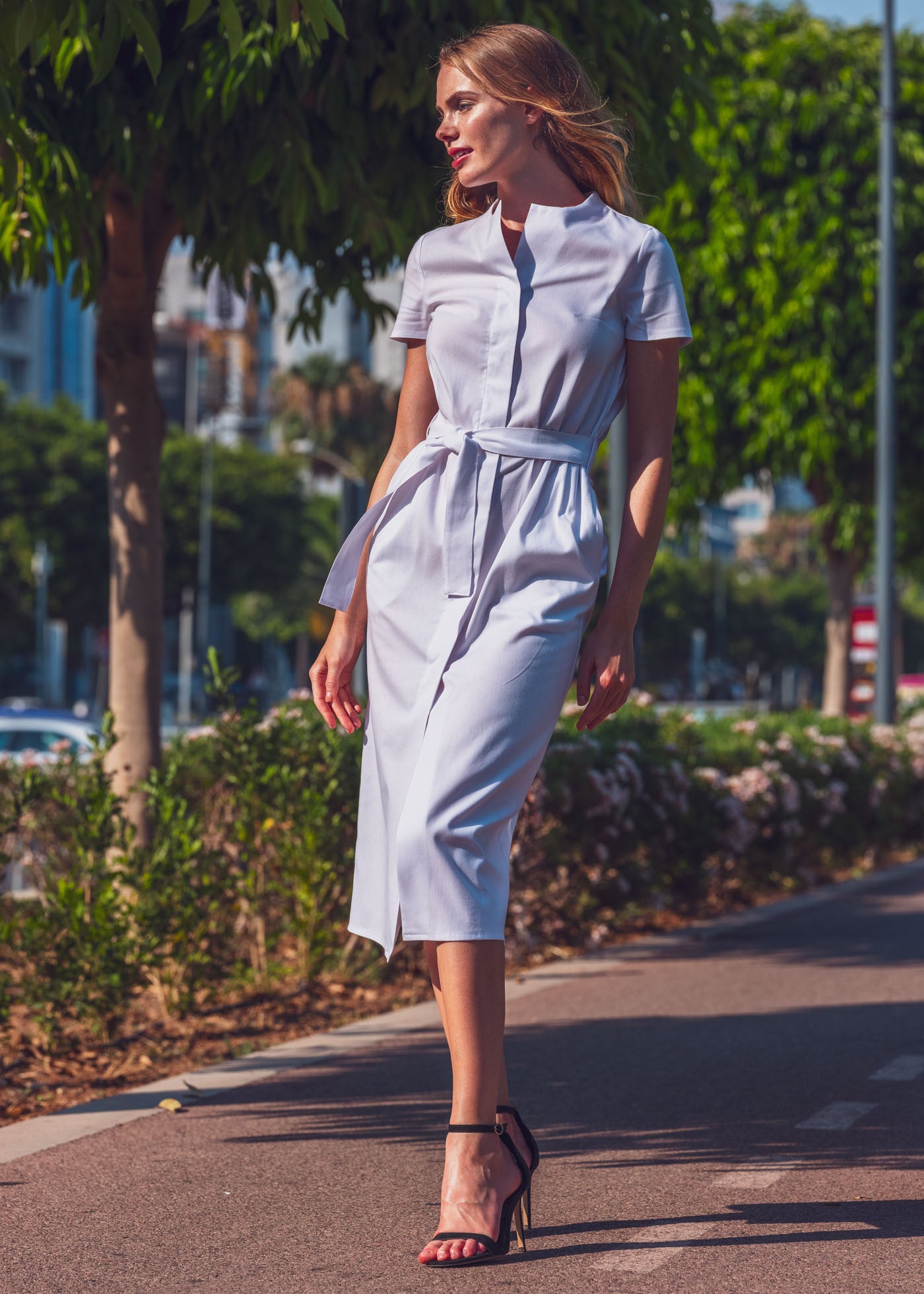 Бавовняна сукня з розрізом