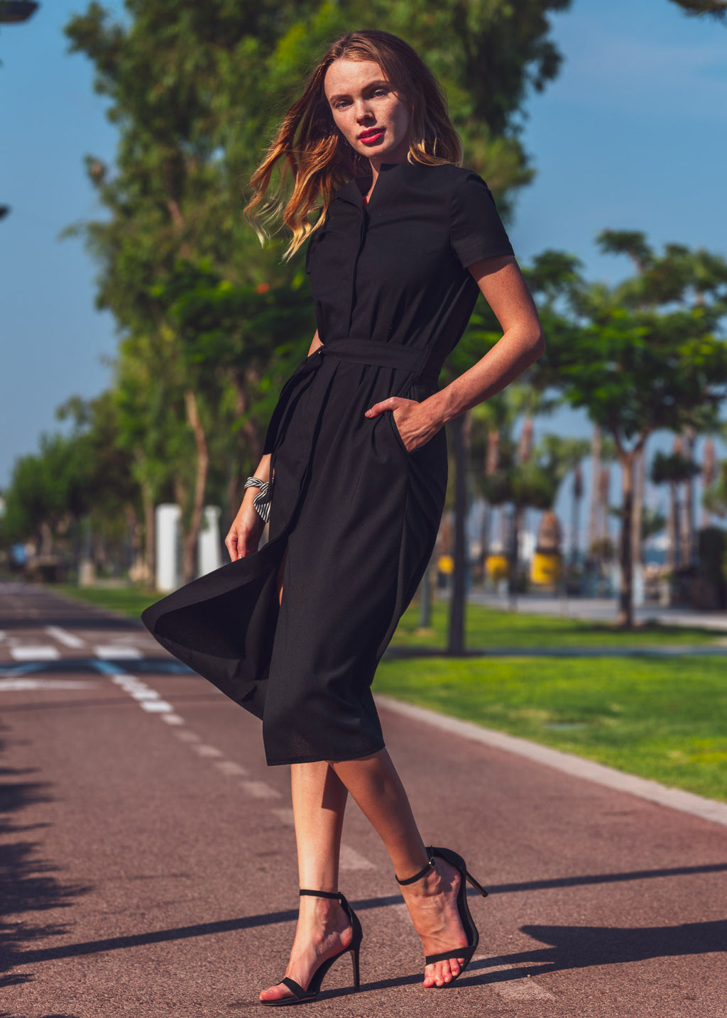 Бавовняна сукня з розрізом