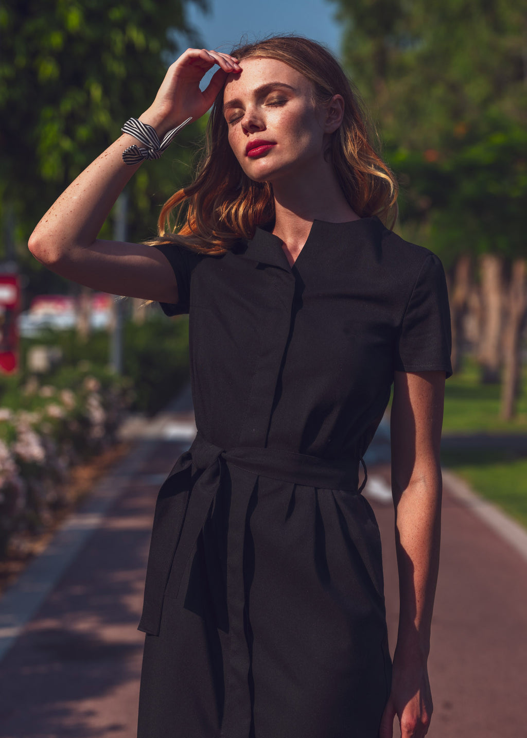 Бавовняна сукня з розрізом