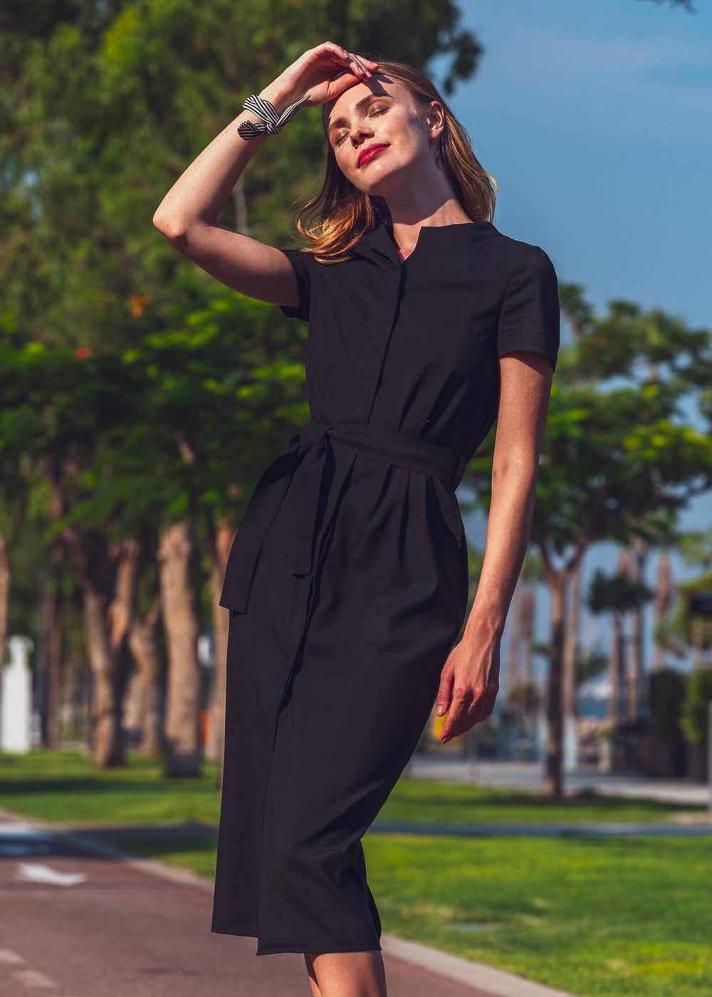 Бавовняна сукня з розрізом