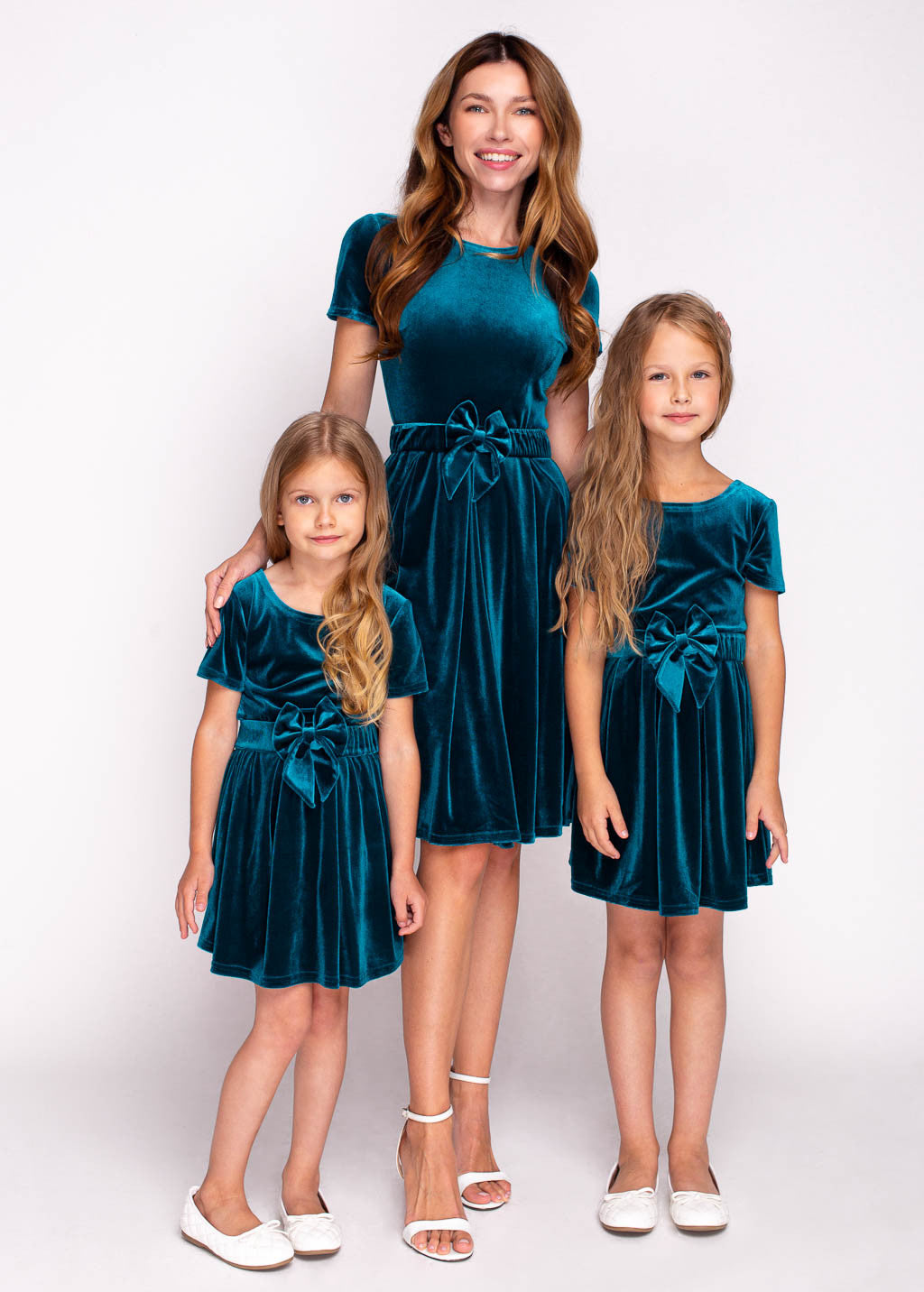 Оксамитова сукня для дівчинки