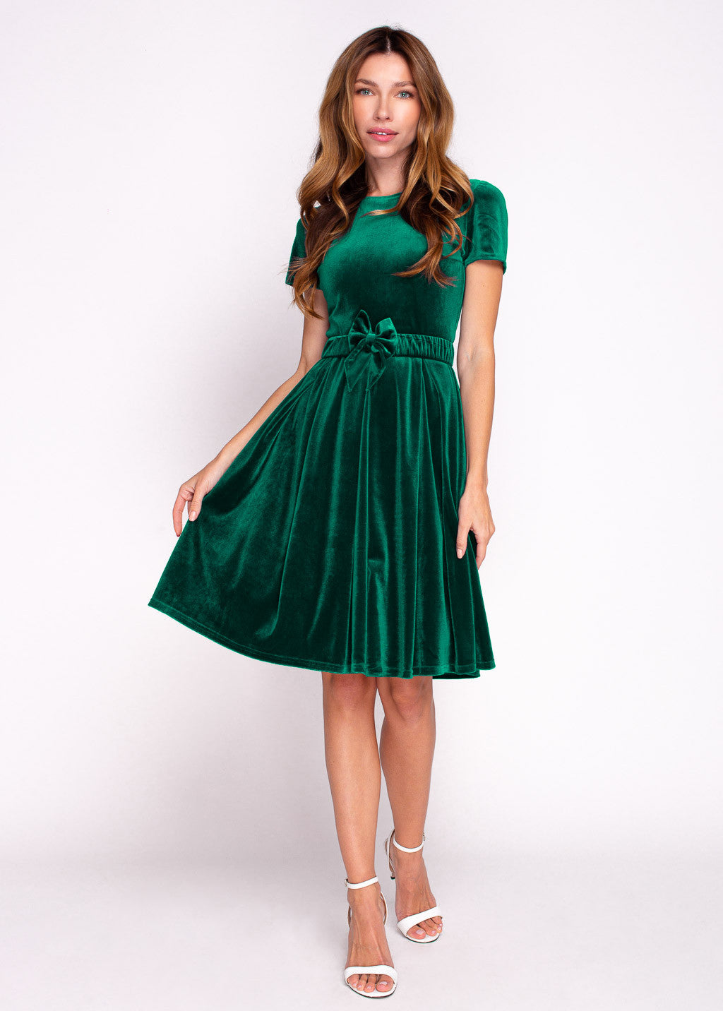 Оксамитова сукня з пишною спідницею