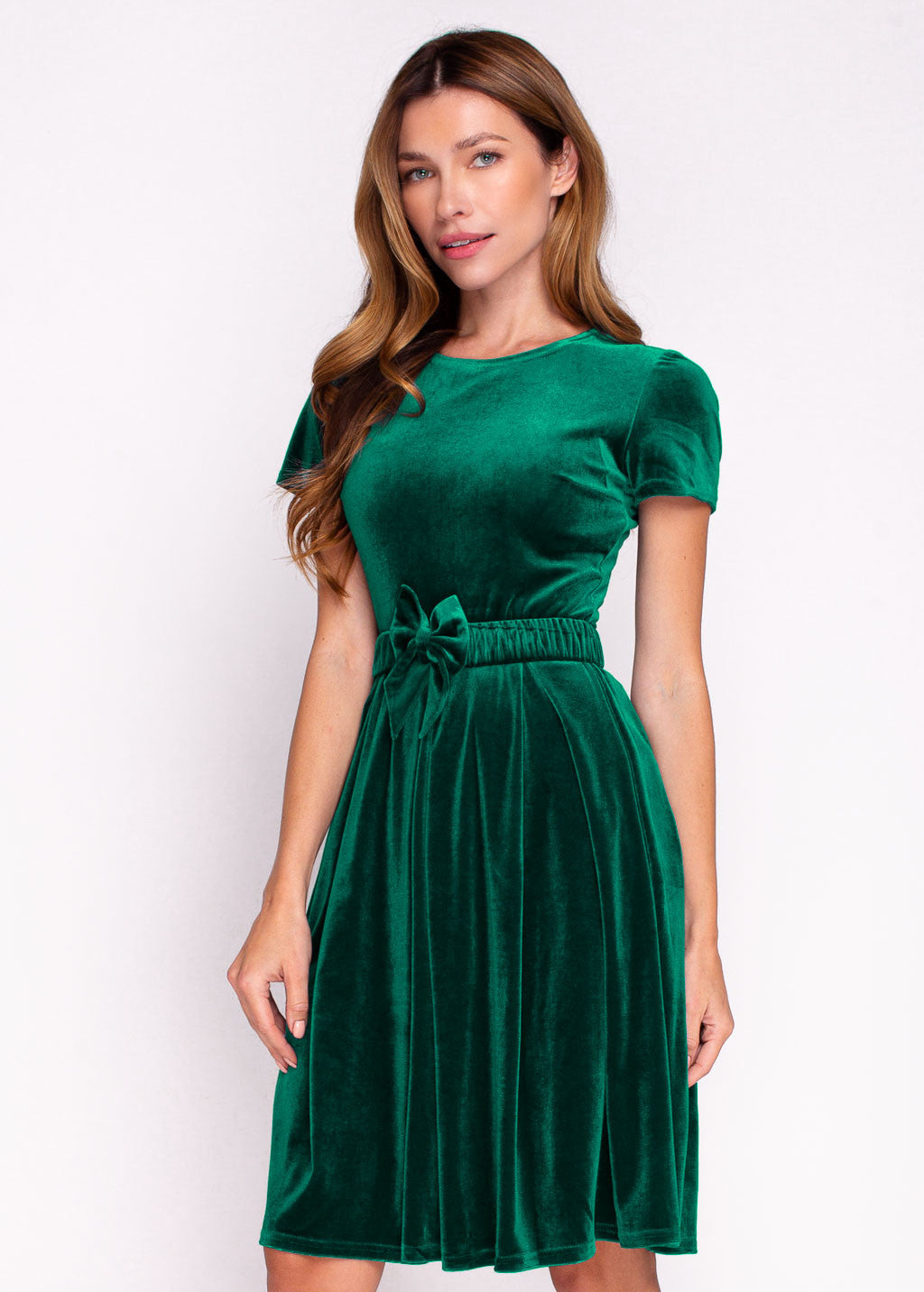 Оксамитова сукня з пишною спідницею