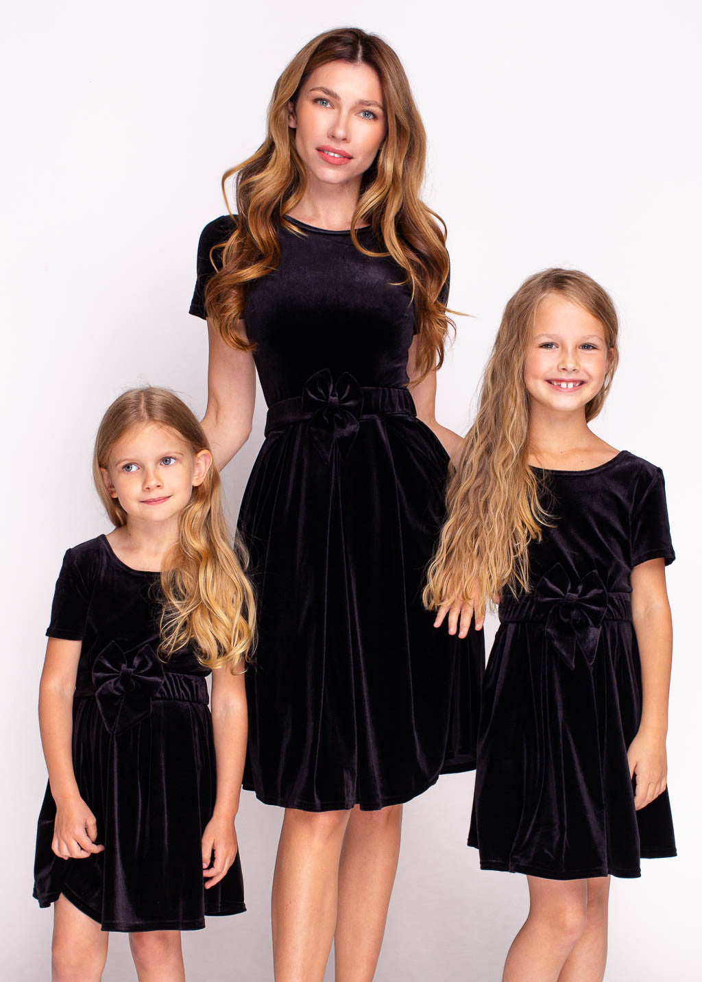 Оксамитова сукня з пишною спідницею