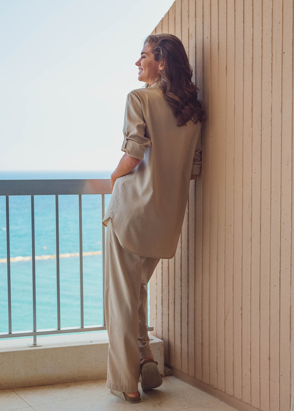 Лляний костюм з довгою сорочкою