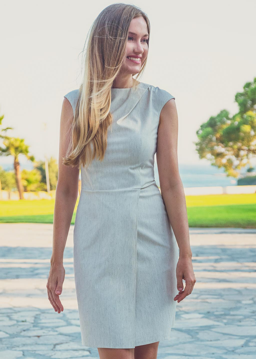 Лляна сукня з розрізом