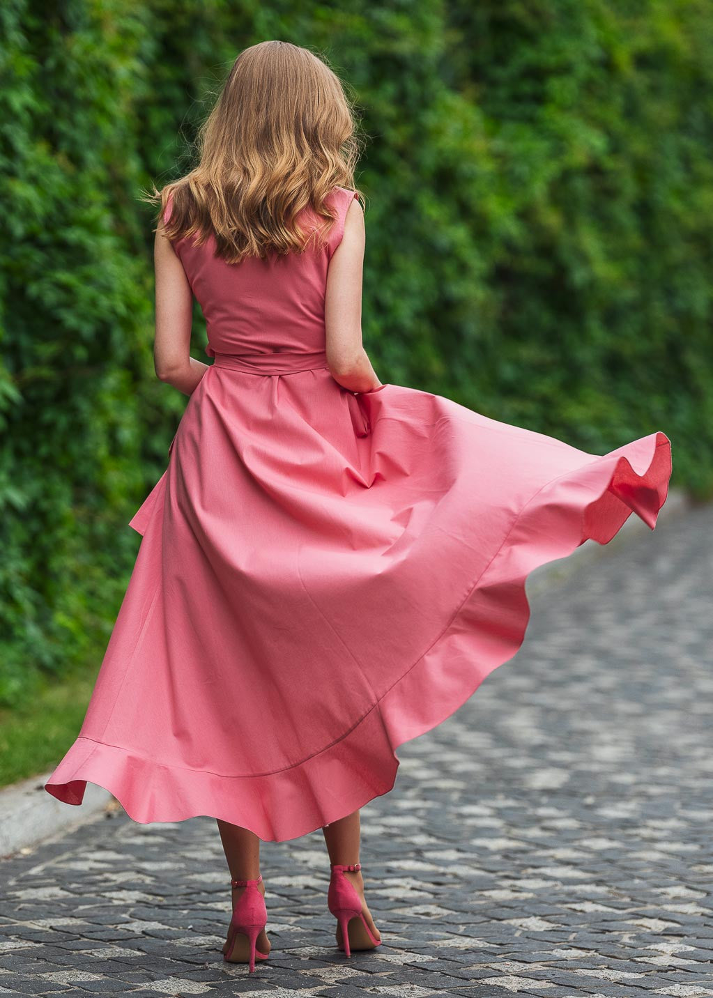 Романтична довга сукня