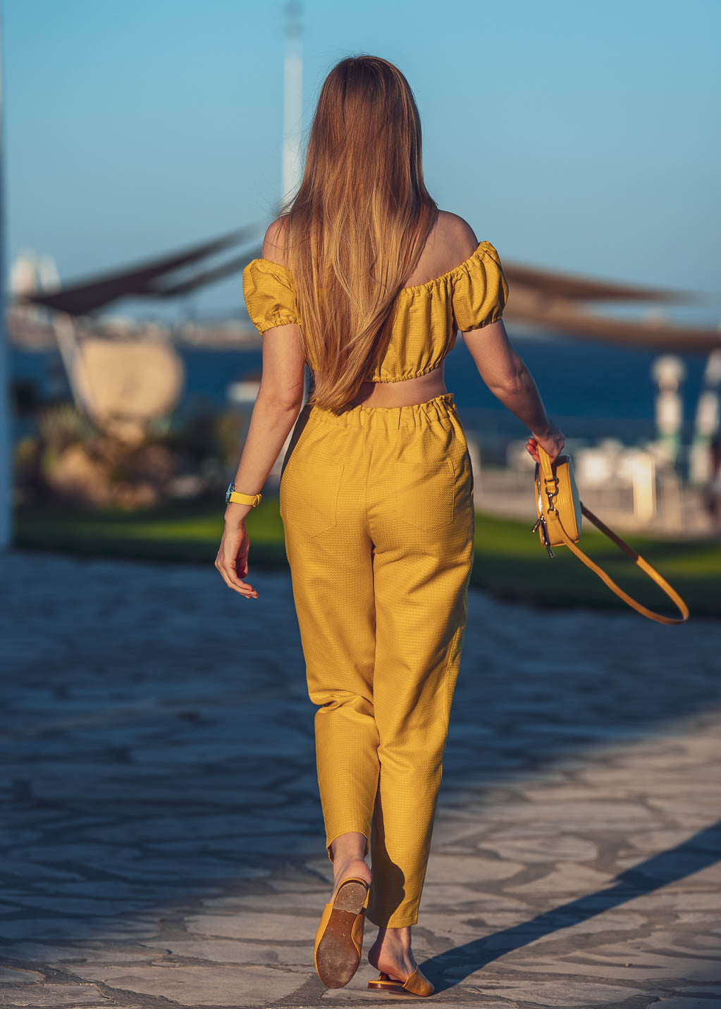 Літній костюм з конопляної тканини