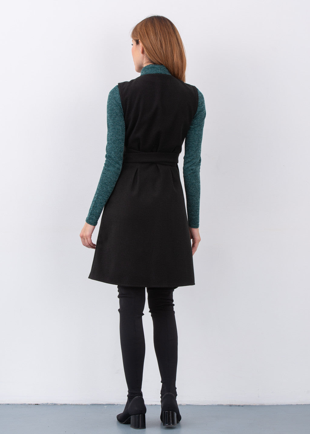 Тепла сукня з кишенями та запахом