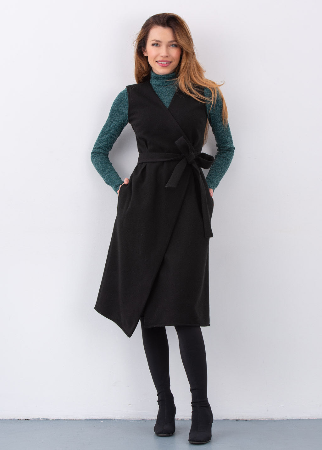 Тепла сукня з кишенями та запахом