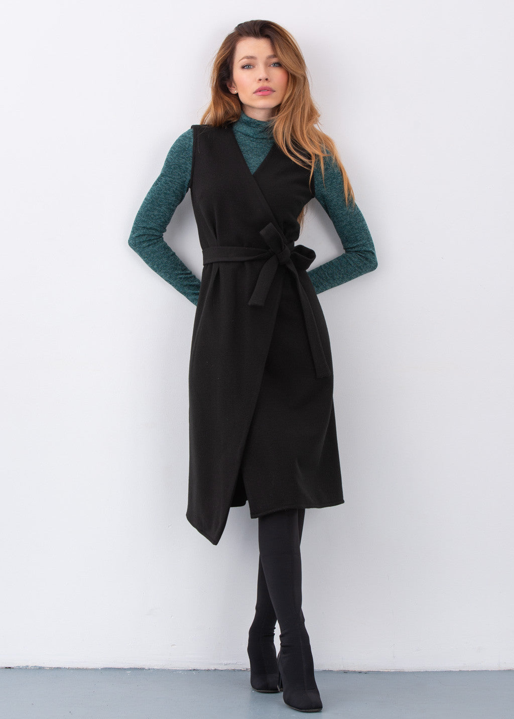 Тепла сукня з кишенями та запахом