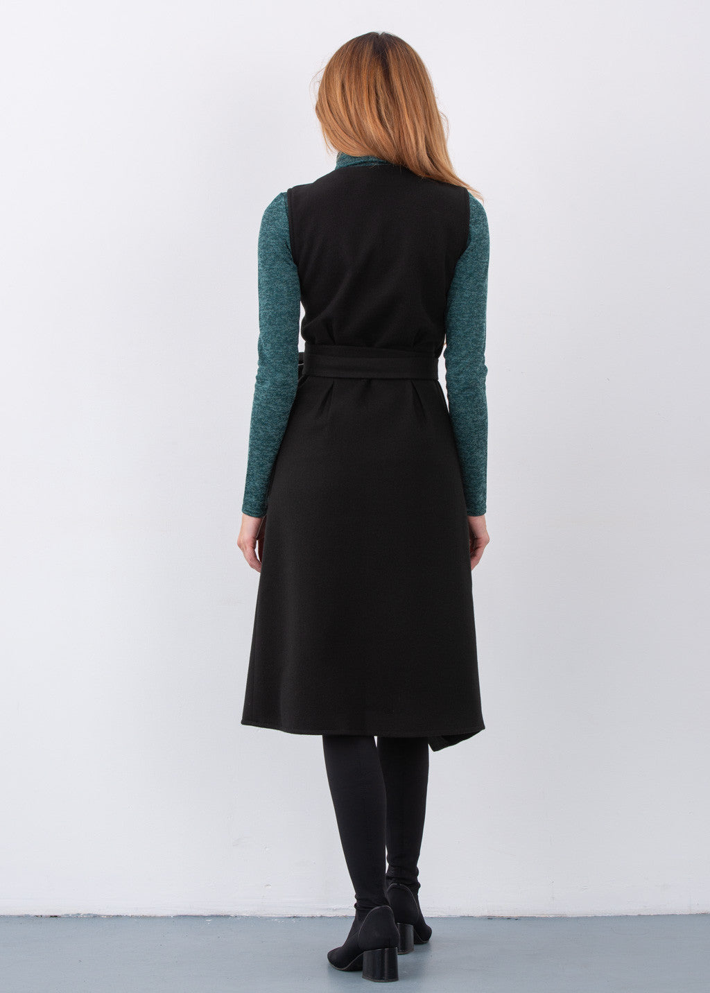 Тепла сукня з кишенями та запахом