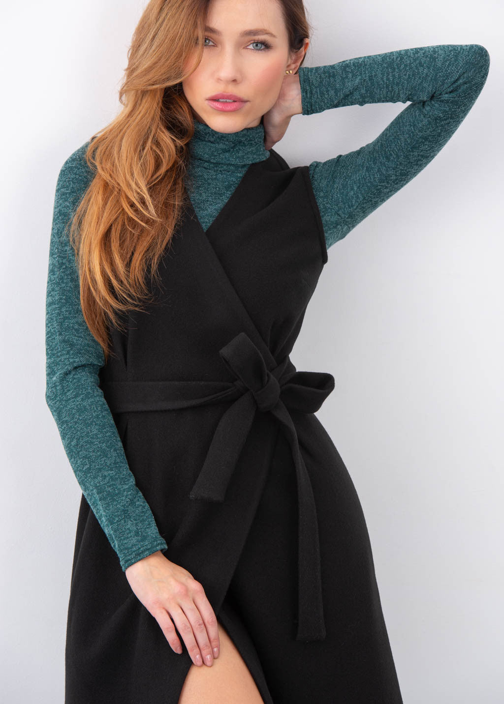 Тепла сукня з кишенями та запахом