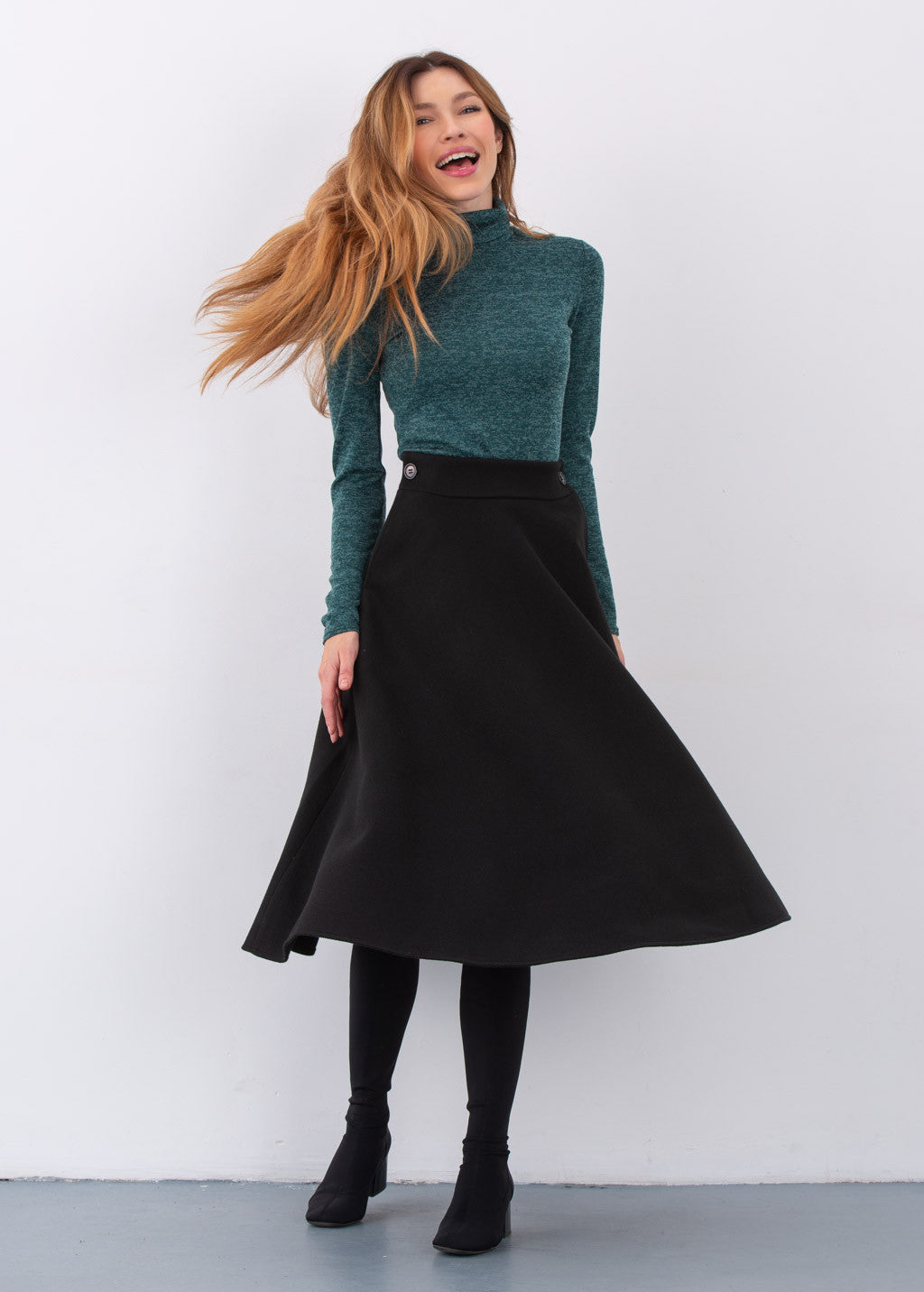 Тепла широка спідниця з кишенями