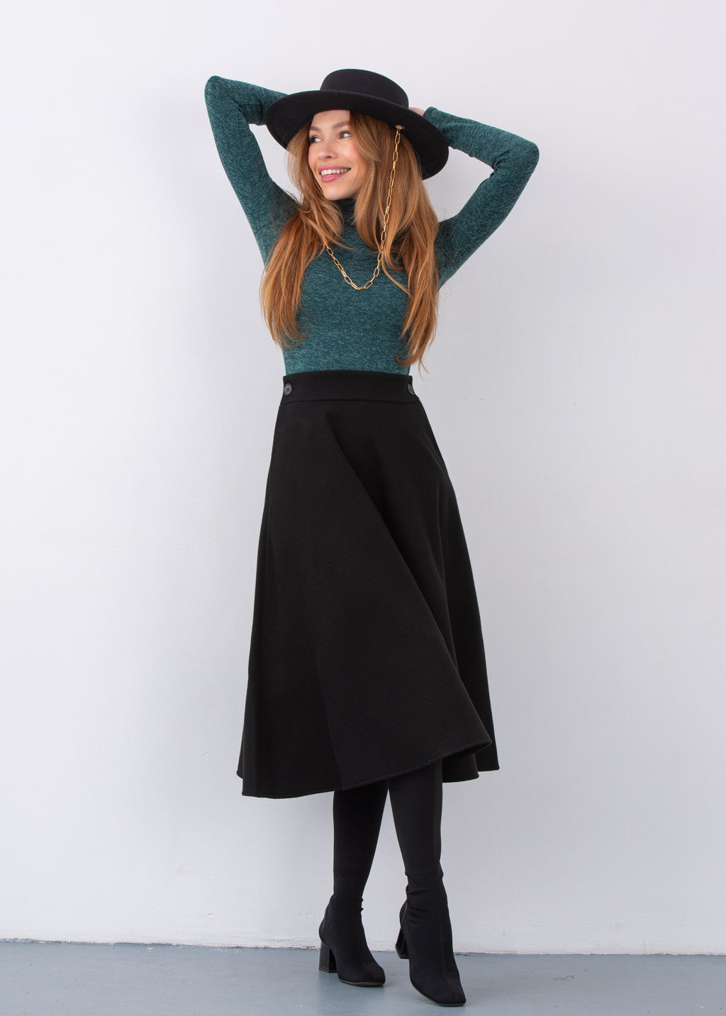 Тепла широка спідниця з кишенями