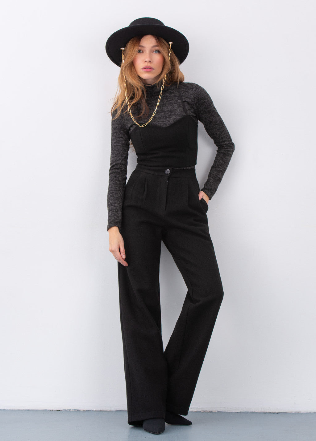 Теплий костюм з корсета та брюк