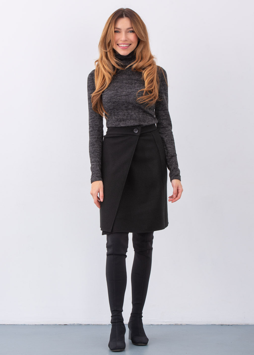 Коротка тепла спідниця на-запах