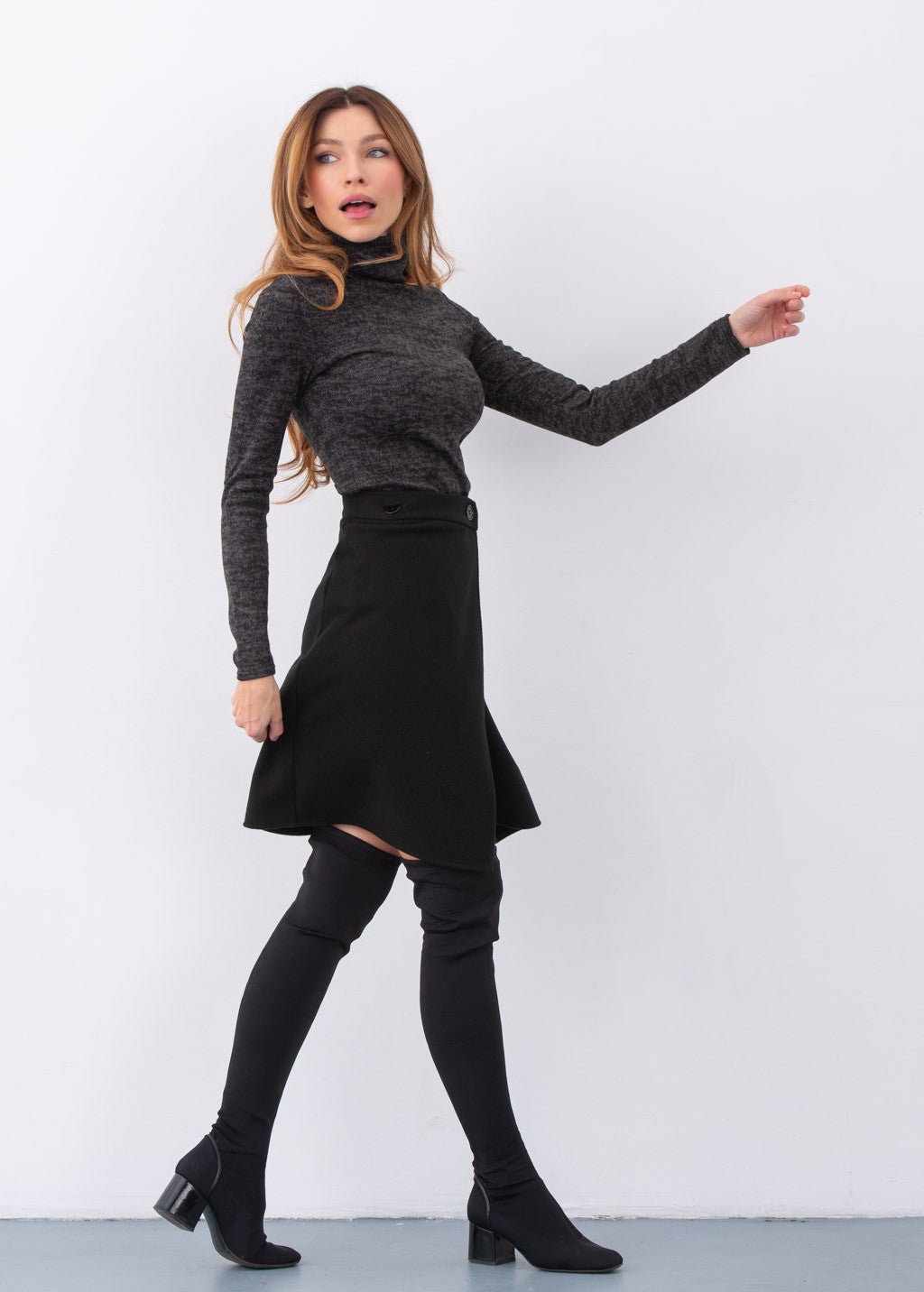 Коротка тепла спідниця на-запах