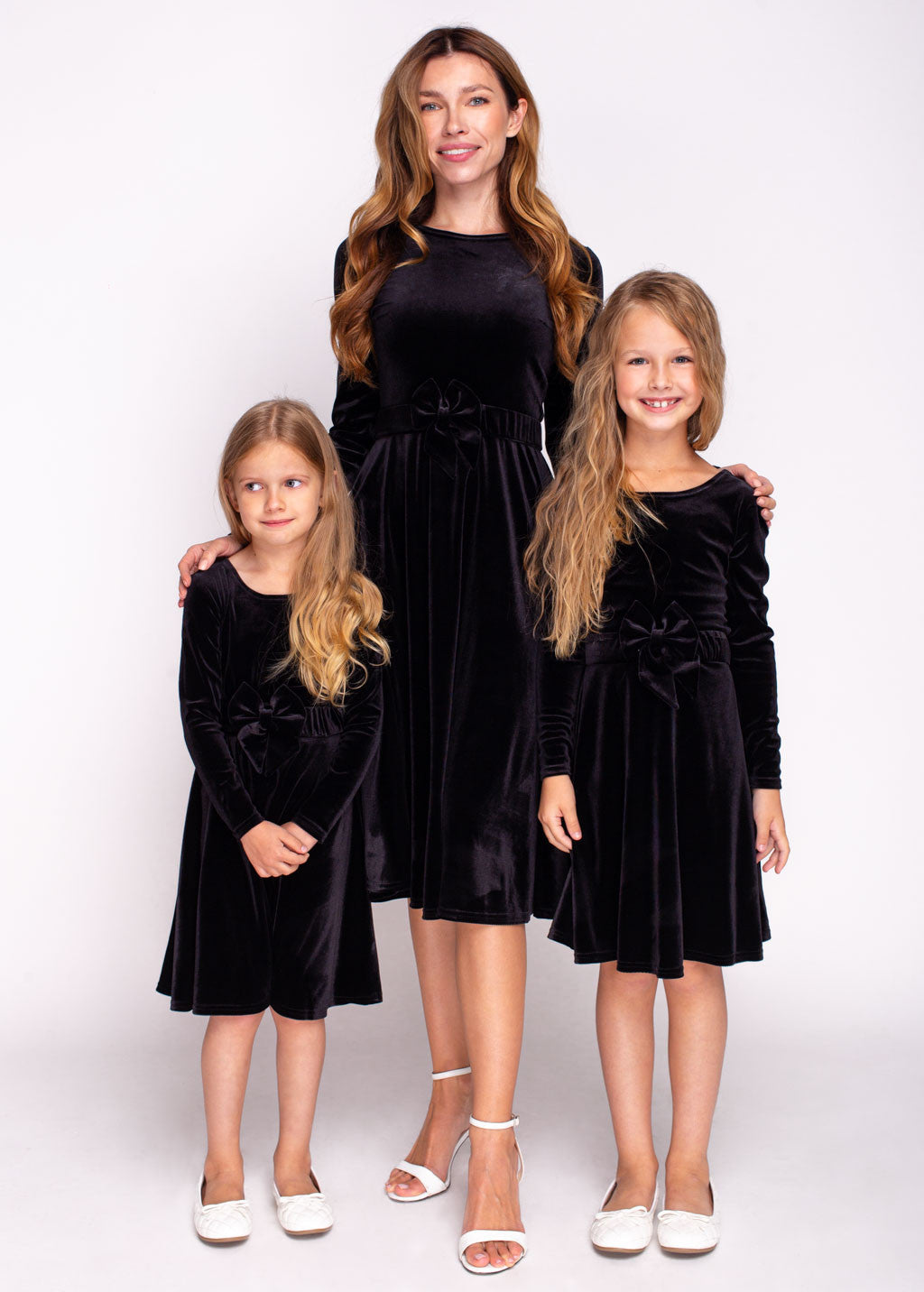 Оксамитова сукня з пишною спідницею