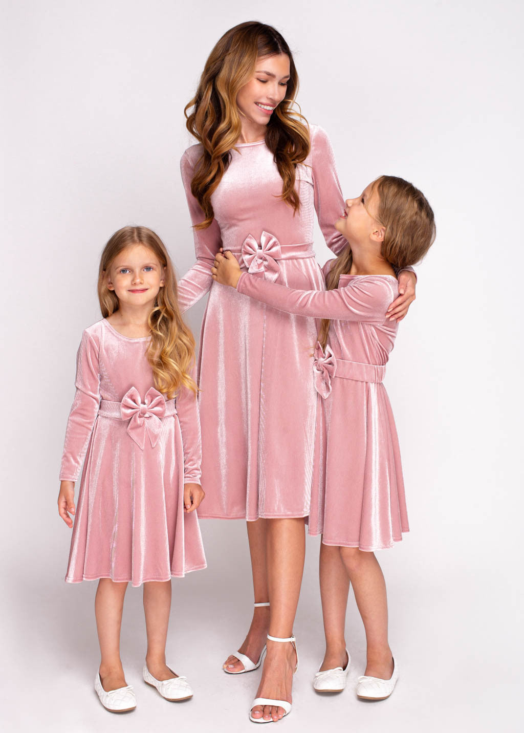 Оксамитова сукня з пишною спідницею