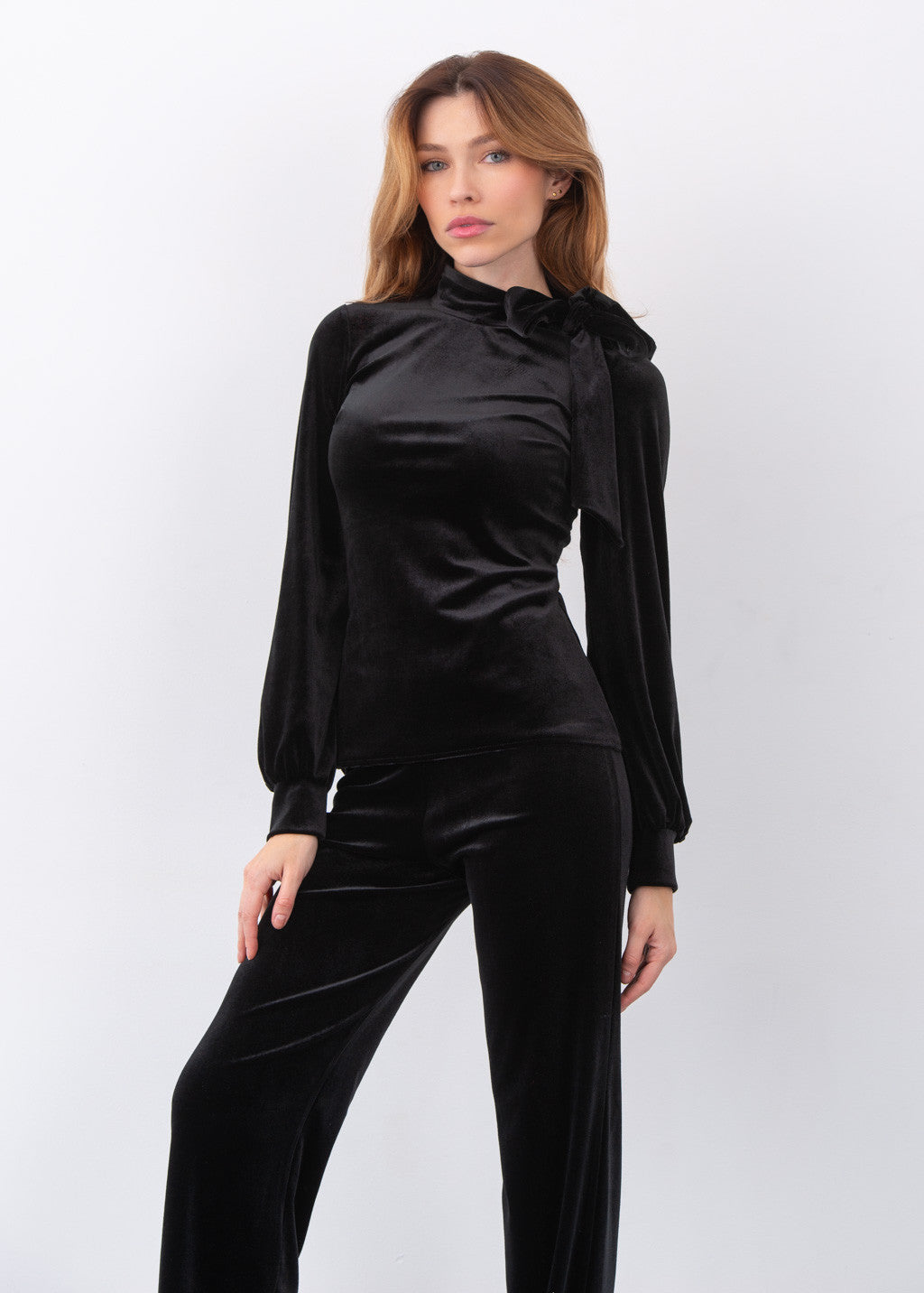 Оксамитовий брючний костюм