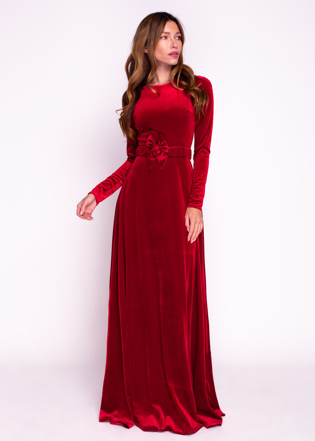 Оксамитова довга сукня з пишною спідницею