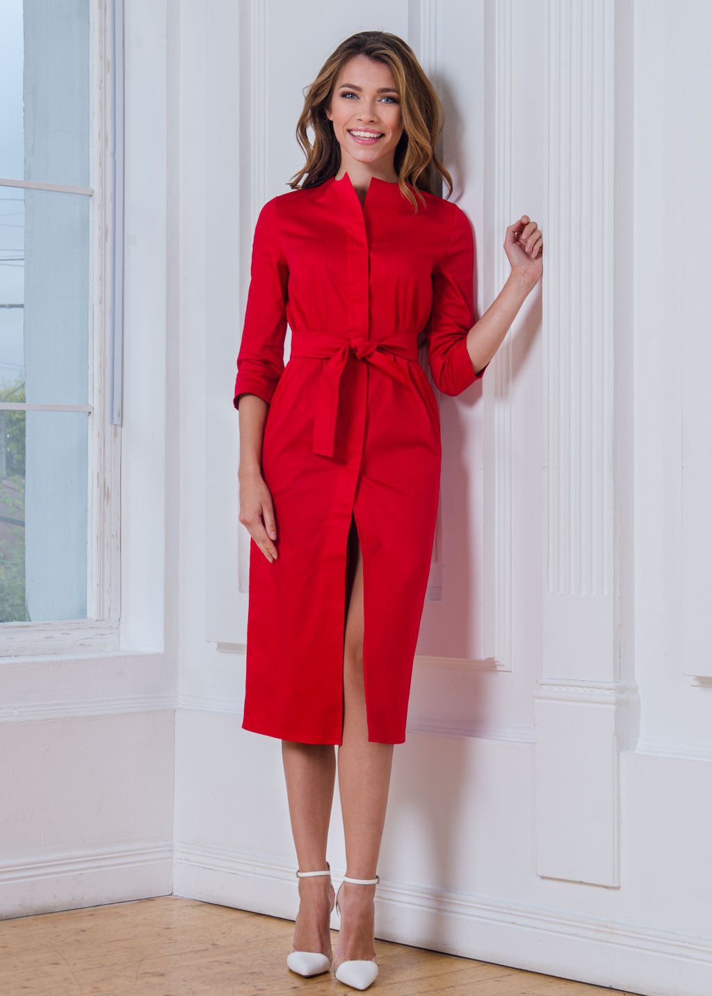 Вишукана сукня із застібанням на гудзиках та поясом