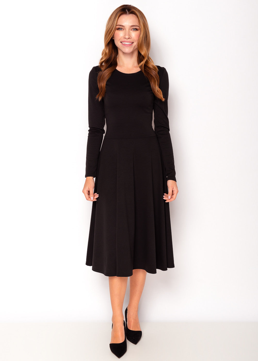 Чорна сукня з пишною спідницею