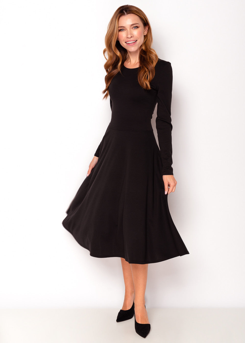 Чорна сукня з пишною спідницею