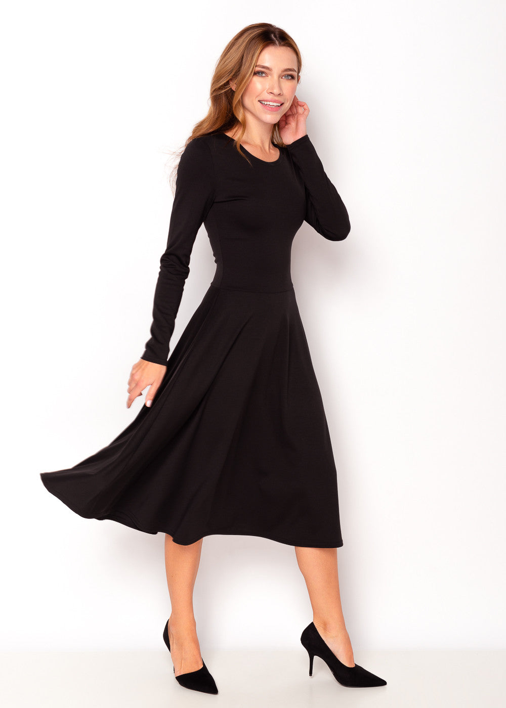 Чорна сукня з пишною спідницею