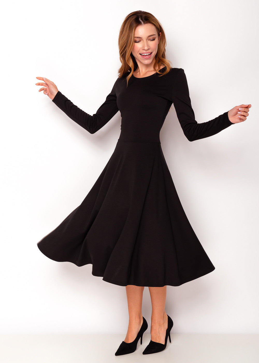 Чорна сукня з пишною спідницею