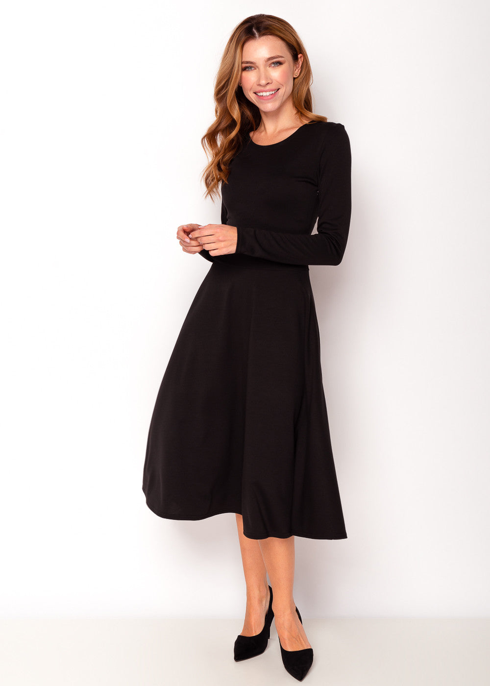 Чорна сукня з пишною спідницею