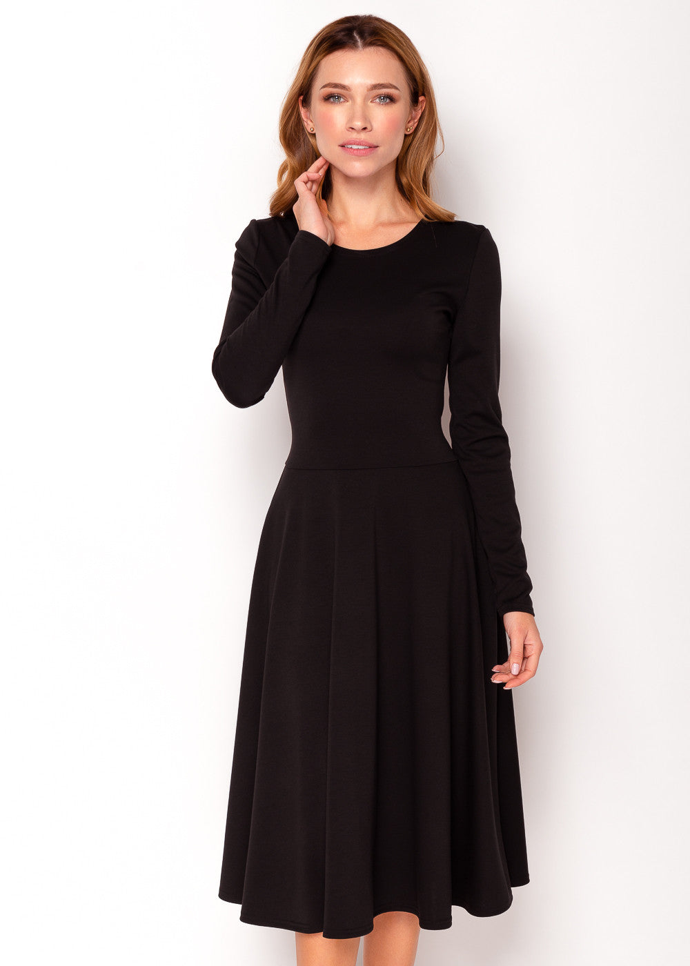 Чорна сукня з пишною спідницею