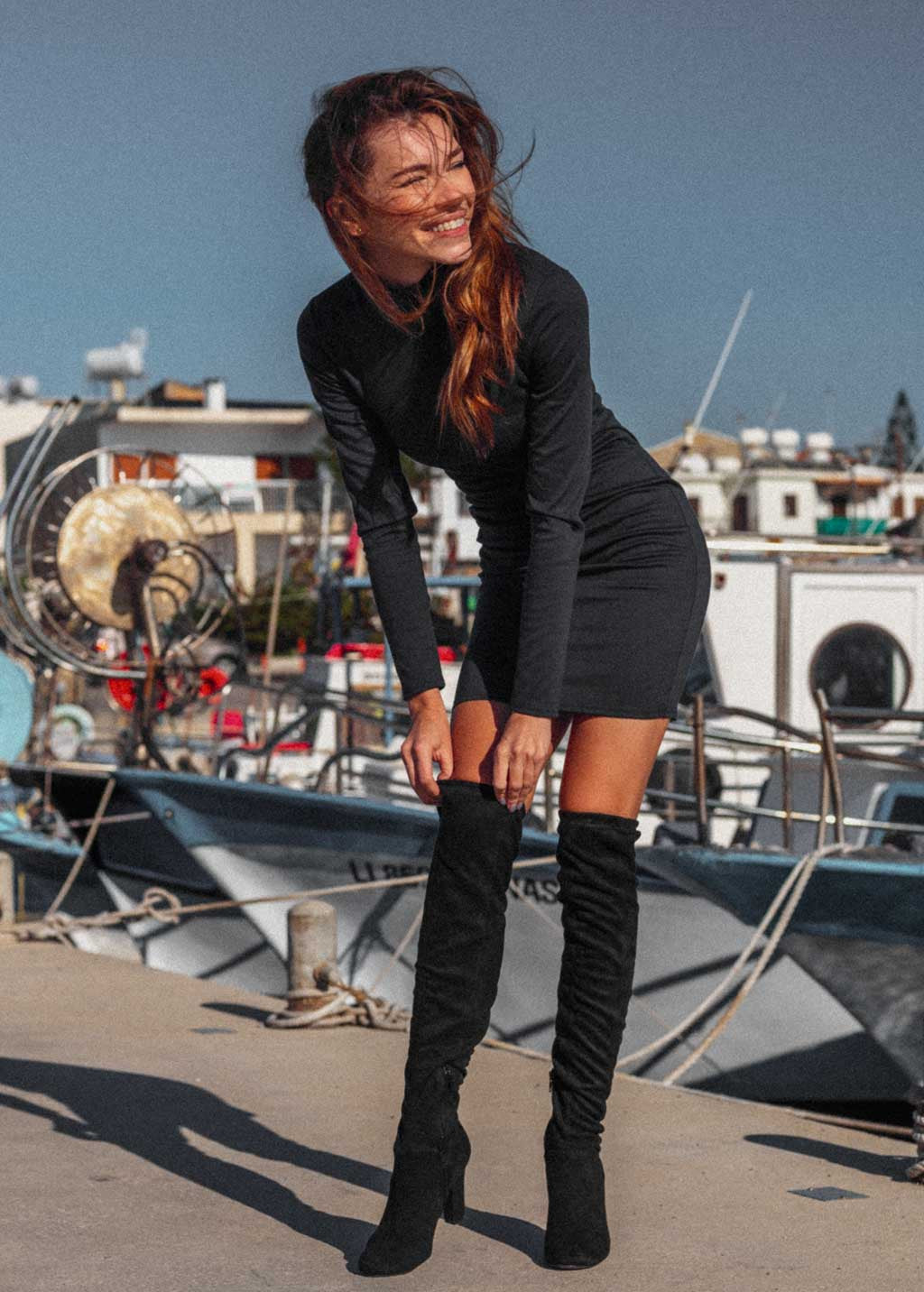 Трикотажна коротка сукня-футляр