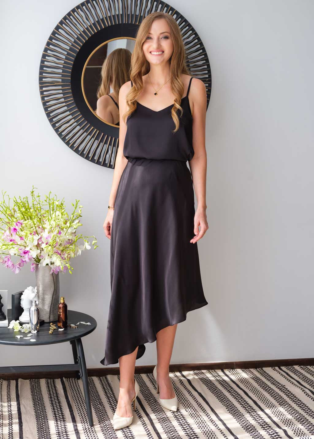 Шовкова блуза на тонких бретельках