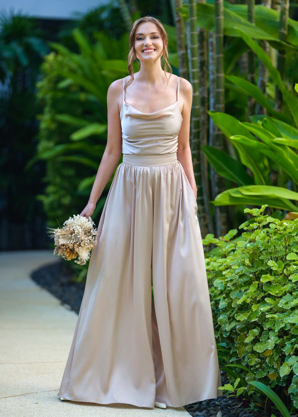 Шовковий комбінезон з відкритою спиною