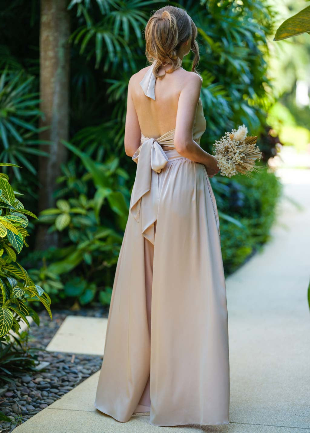 Шовковий комбінезон з відкритою спиною