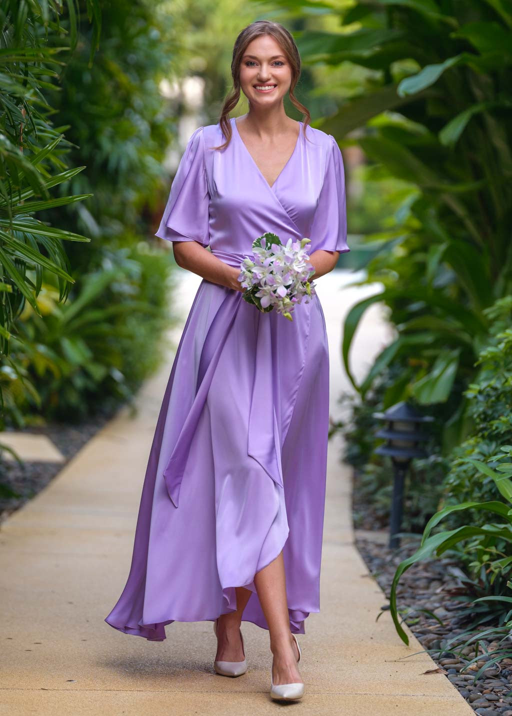 Довга шовкова сукня