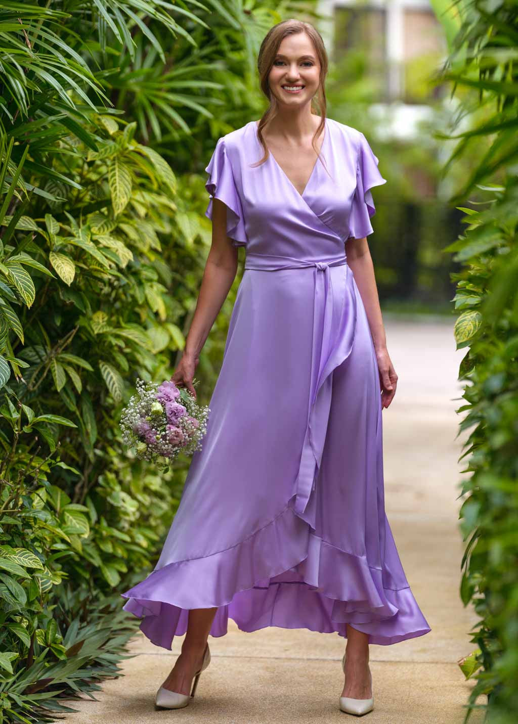 Романтична довга шовкова сукня