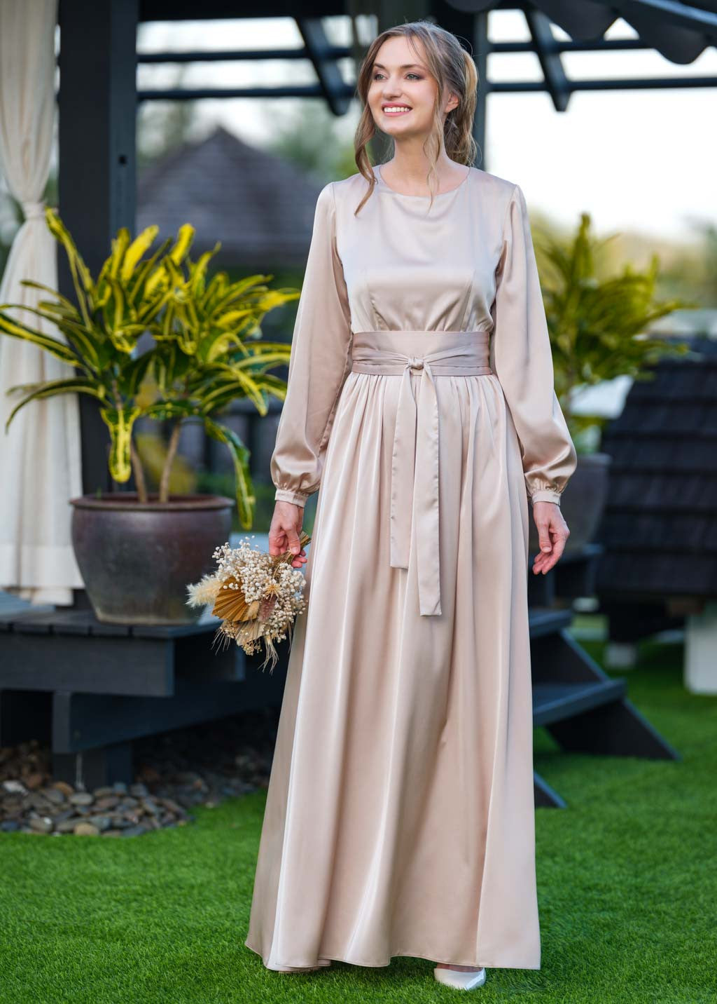 Шовкова довга сукня з поясом