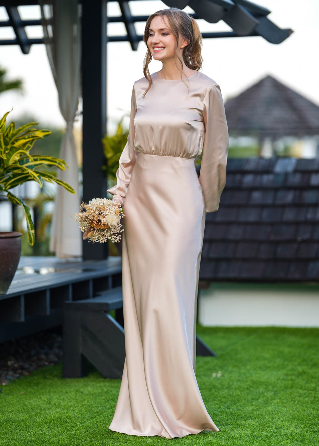 Шовкова витончена довга сукня