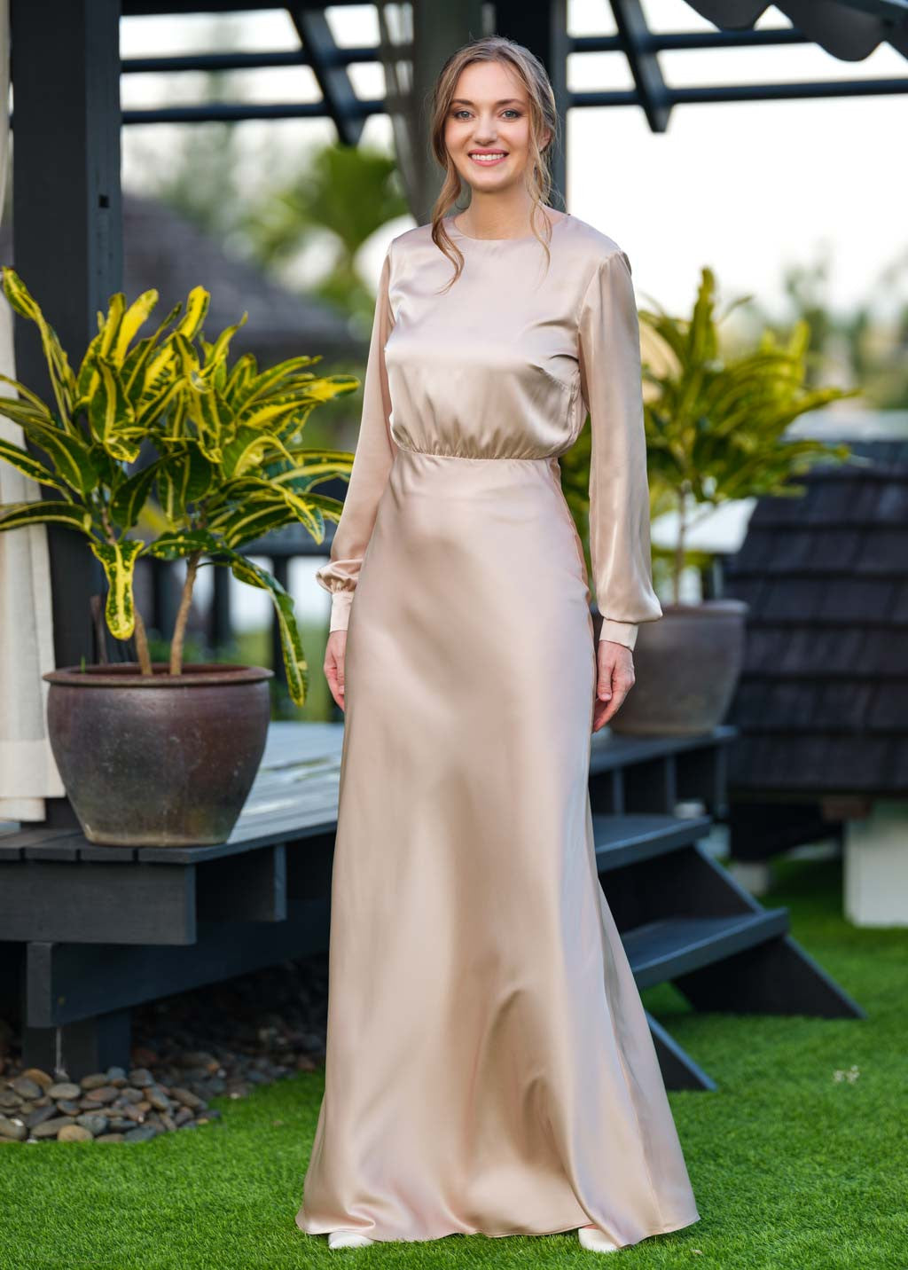 Шовкова витончена довга сукня