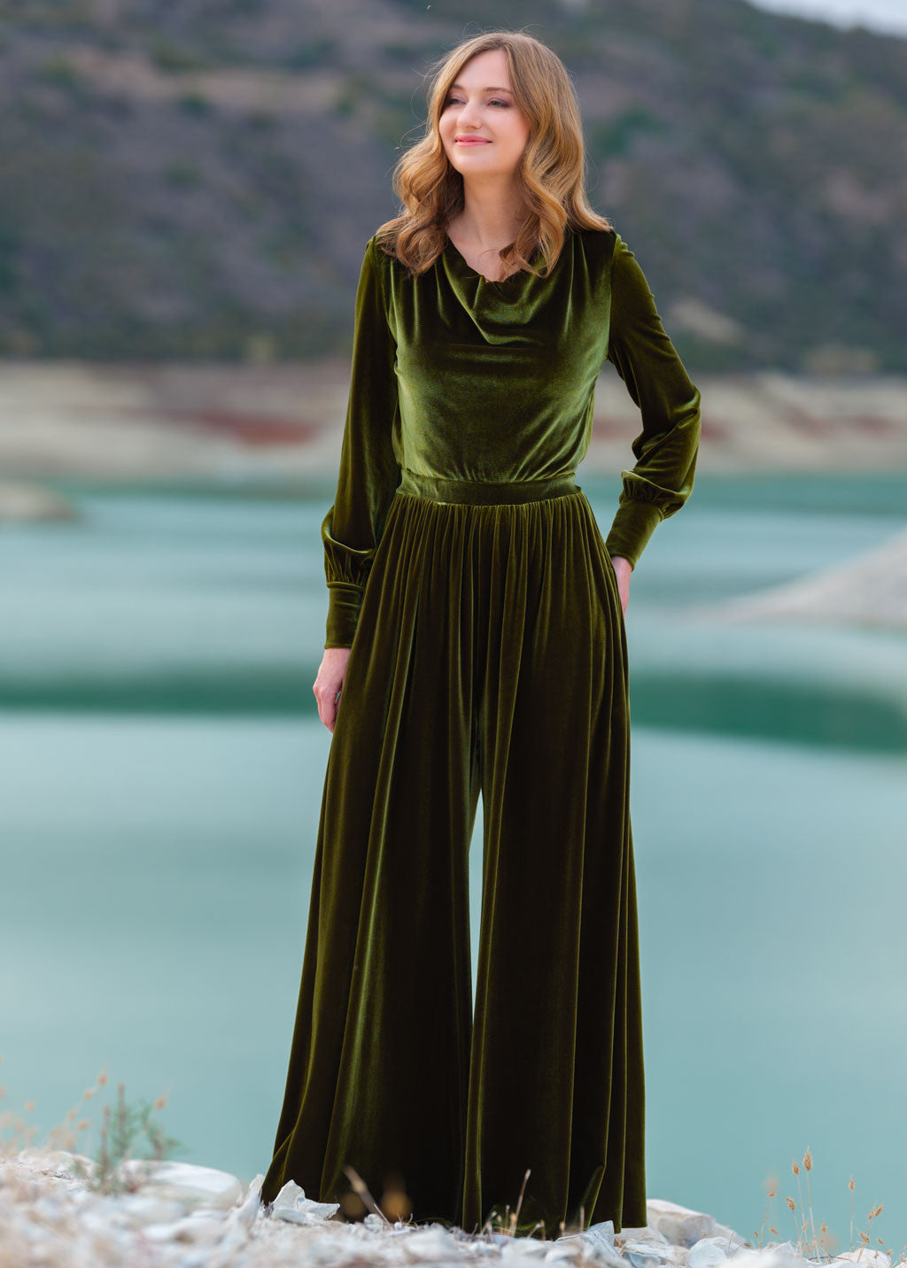 Вишуканий оксамитовий комбінезон з кишенями