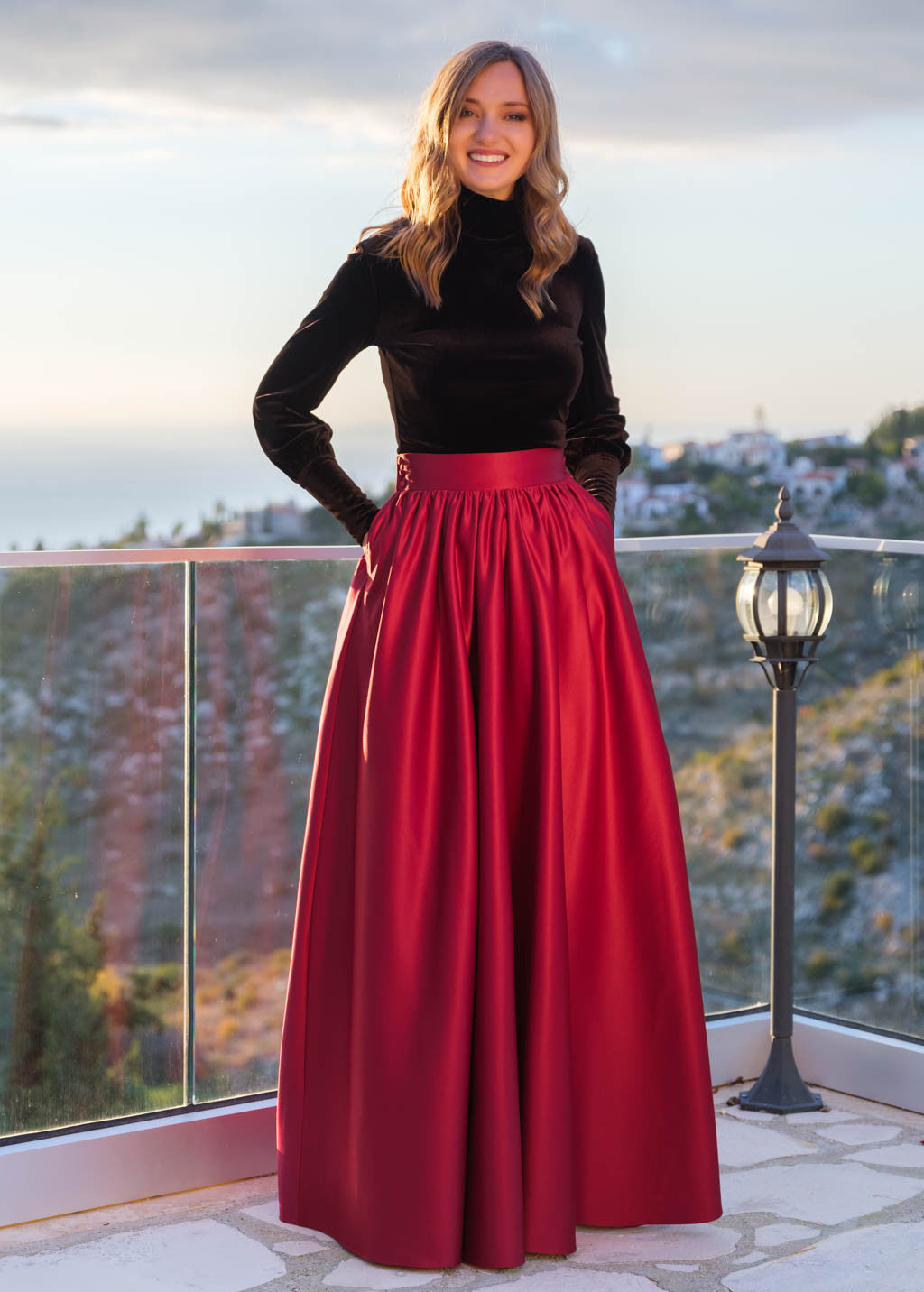 Романтична довга сатинова спідниця з кишенями